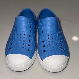 Native Jefferson Slip-On Kids Shoes in Blue